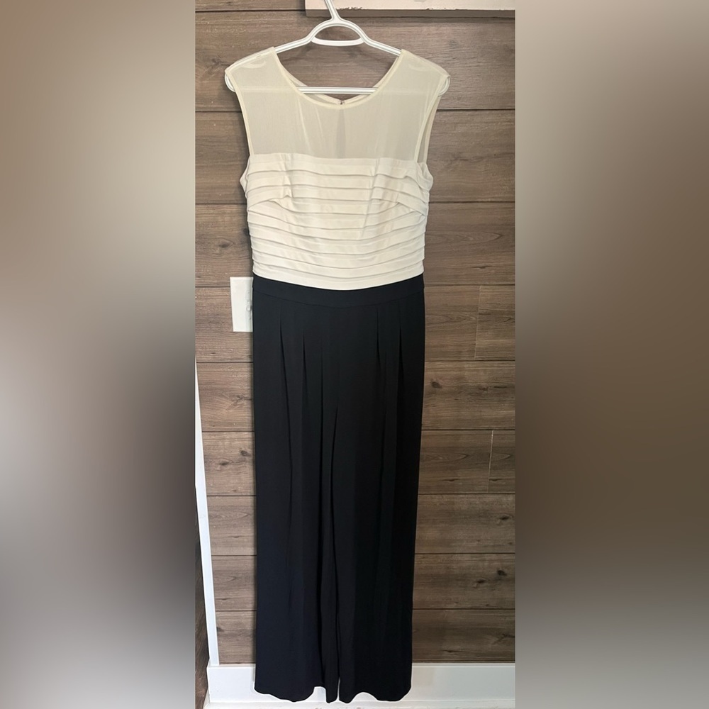 Vintage Chaya Black and White Jumpsuit, size 12 👘